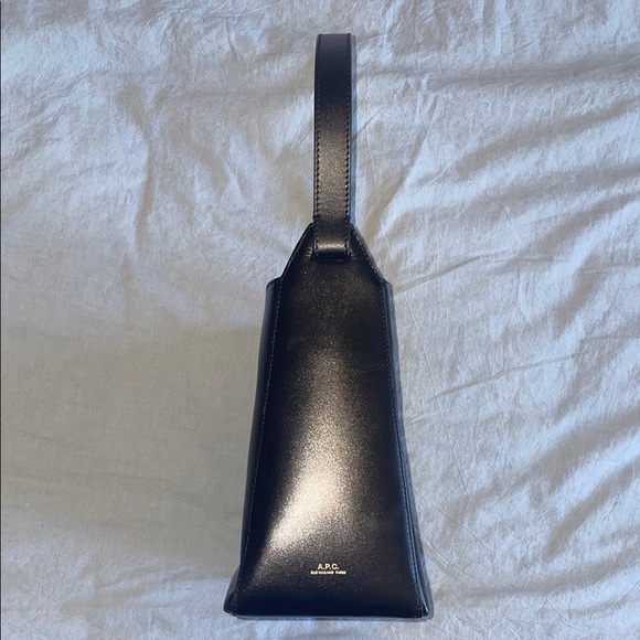A.P.C. Black Virginie Leather Shoulder Bag - Picture 4 of 10